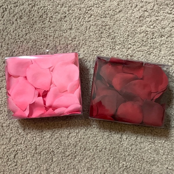 Decorative Rose Petals - NWOT - Picture 1 of 1